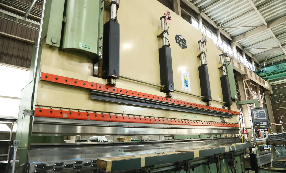 NCプレスブレーキ(ベンダー)